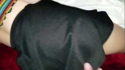 Sovende jomfru skolepige søster får sin stramme røv med fingrene