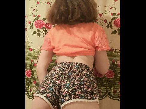 ❤️ Sexet ung babe laver en striptease ved at filme sine shorts på kamera ❌ Sex video at da.sex78.ru ❤